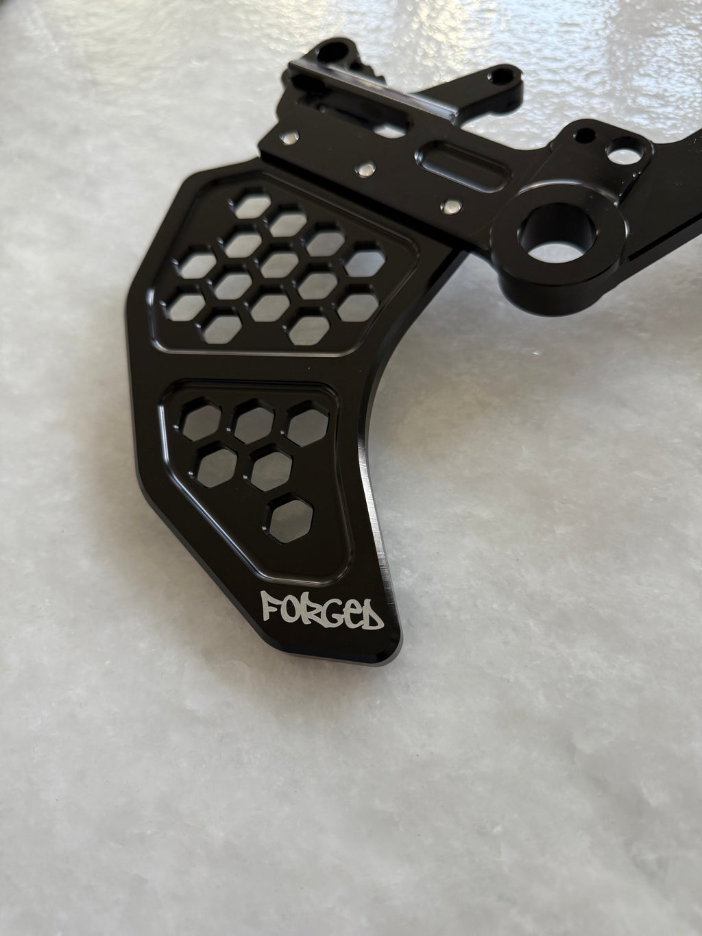 Metal Ultra-Bee Dual Caliper Mount