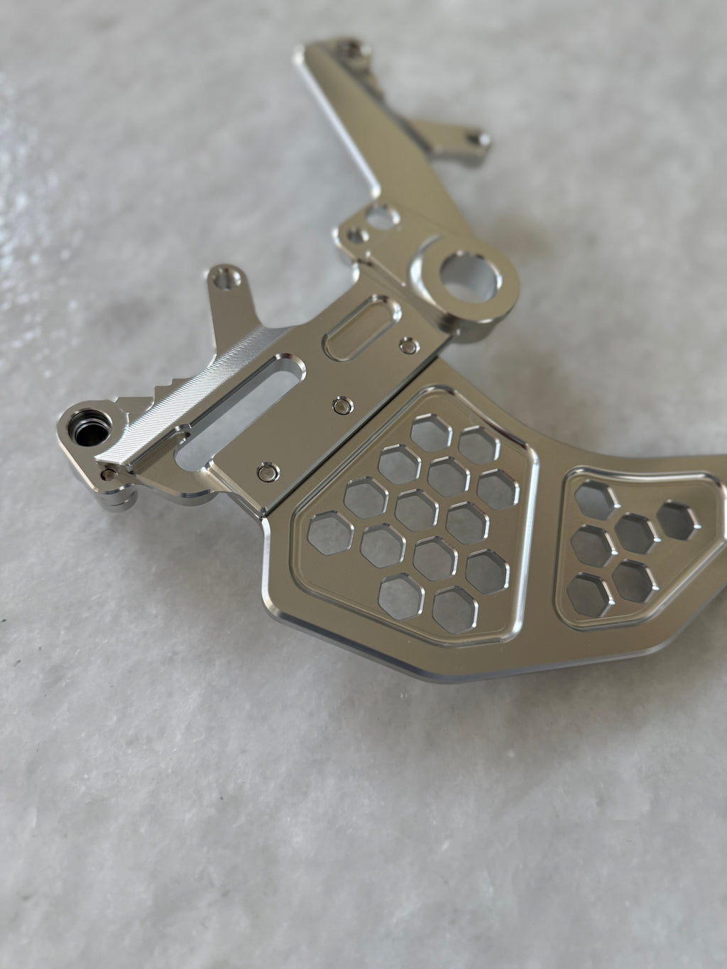 Metal Ultra-Bee Dual Caliper Mount